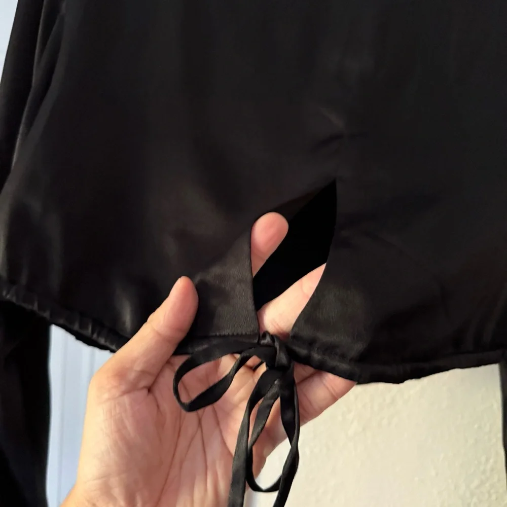 CAMILA COELHO‎ black satin viscose strong padded shoulder cropped tie back top